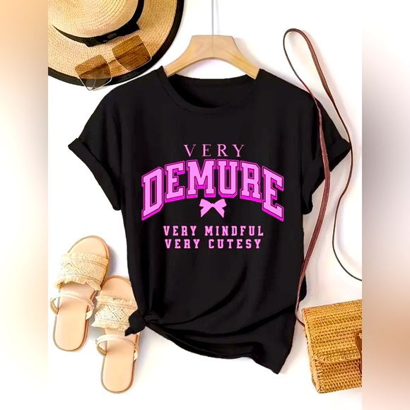 Tops - 🩷🆕 “Very Demure” T-Shirt, Short Sleeve Crew Neck.